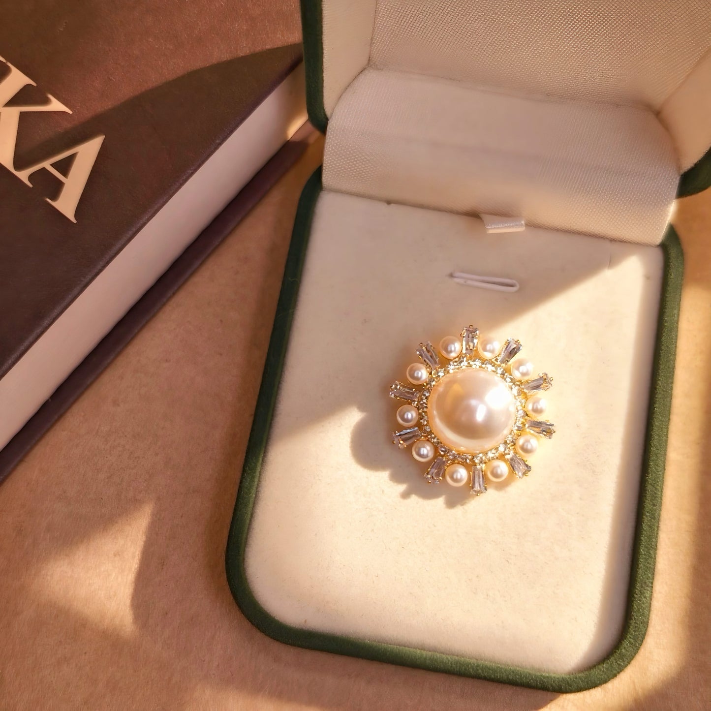 Lumi Pearl – Ivory Sunburst Pearl Brooch for Dogs | Classic Elegant Accent