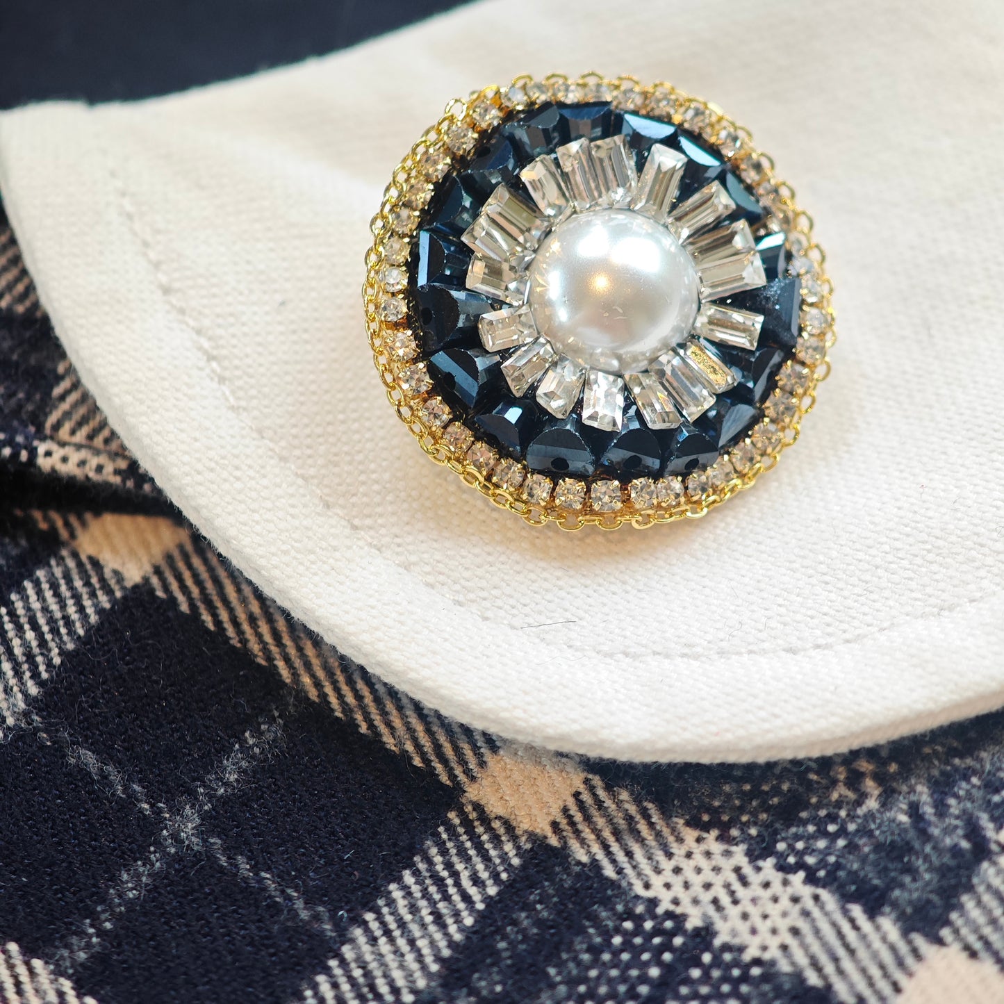 Nocturne Radiance – Pearl & Crystal Brooch for Dogs | Elegant Vintage Accent