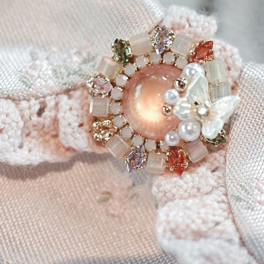 Rosy Lueur – Glass Gem & Bow Brooch | Romantic Accent for Floral Outfits